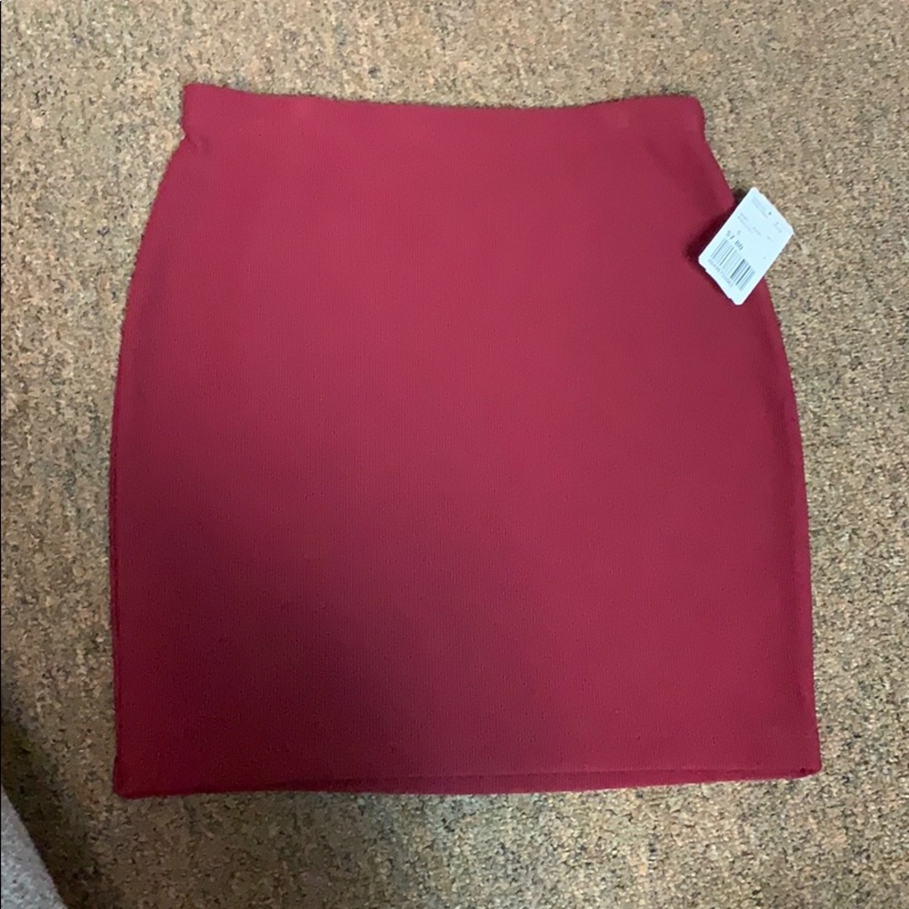 burgundy pencil skirt